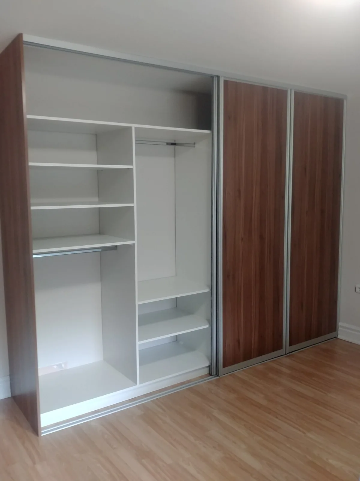 Klizni ormar ili klasična vrata